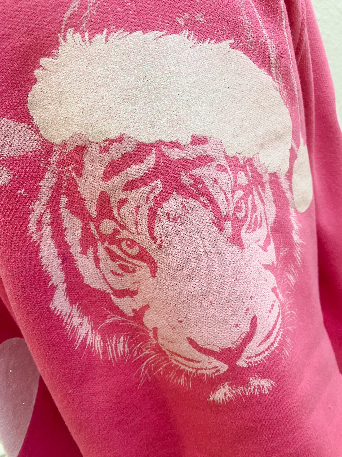 Christmas Tiger Sweatshirt – Tween Girl Holiday Fleece with Hearts