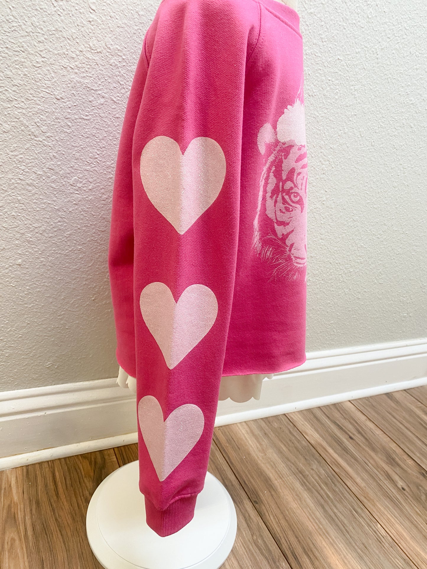 Christmas Tiger Sweatshirt – Tween Girl Holiday Fleece with Hearts