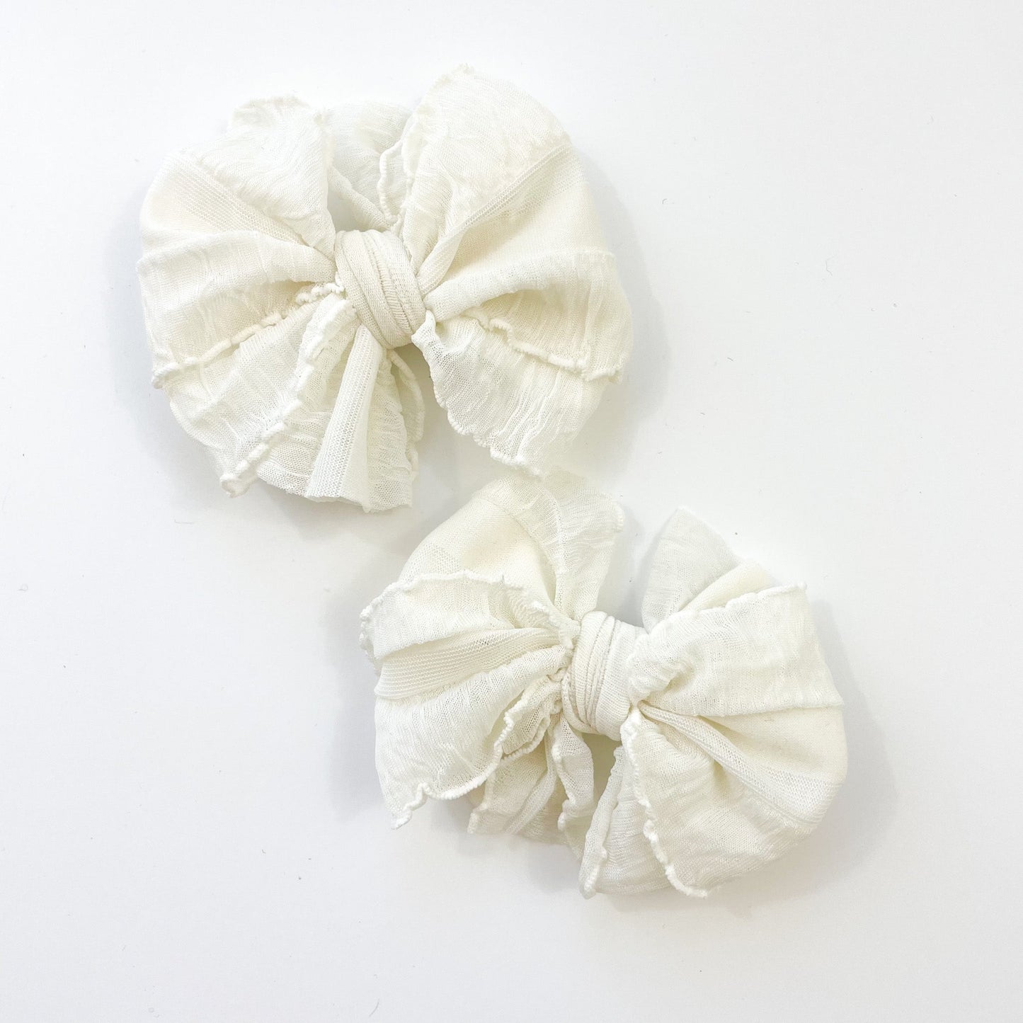 Ivory Ruffle Clip