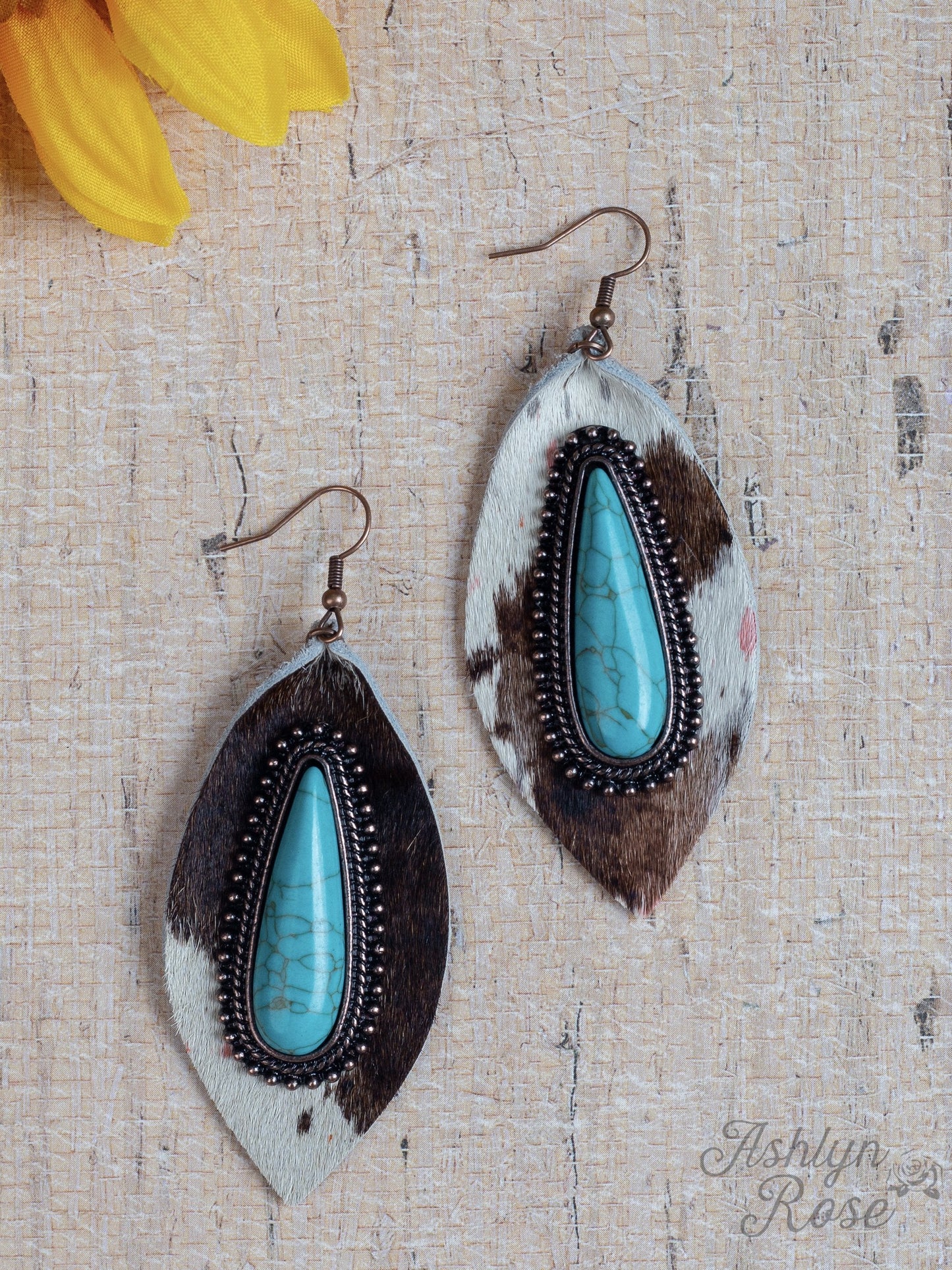 Say Howdy Rain Drop with Center Stone, Light Cowhide