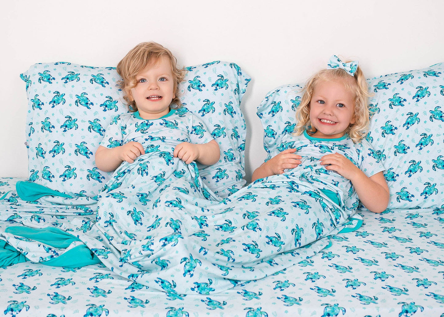 Sea Turtles | Two Pillowcase Set