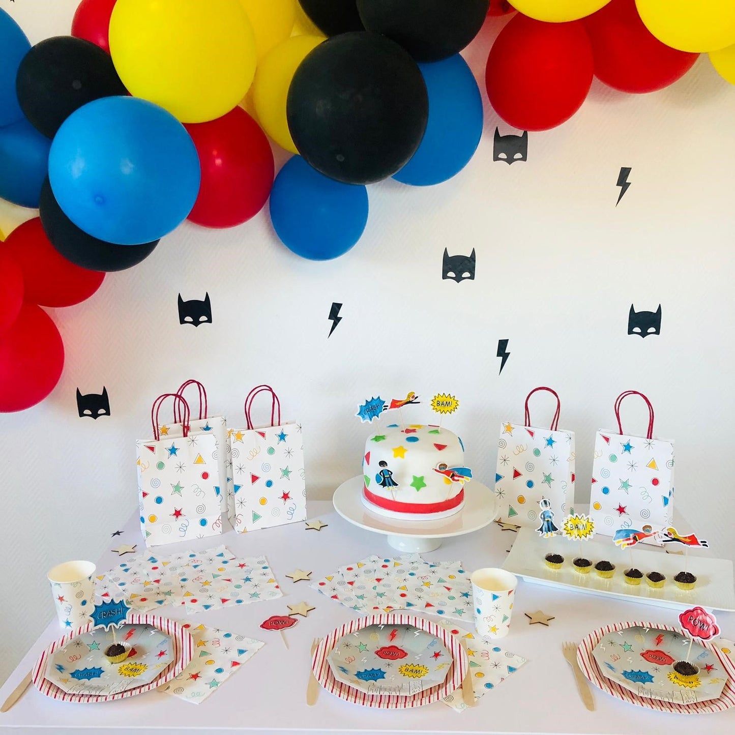 Superhero Small Plates 7" (Set of 8) – Boys Birthday Party Supplies