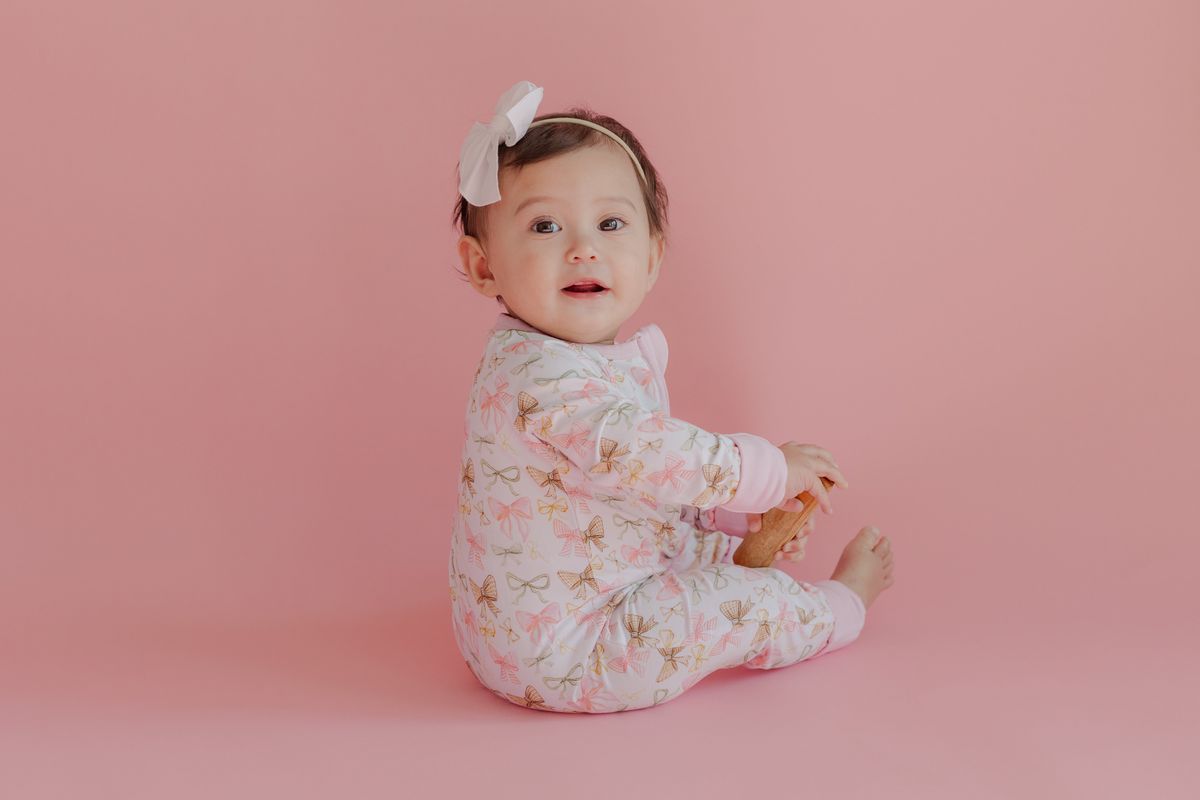 Golden Bows Bamboo Baby Zip Romper – Pink Bow Sleeper