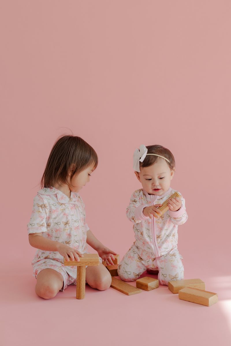 Golden Bows Bamboo Baby Zip Romper – Pink Bow Sleeper