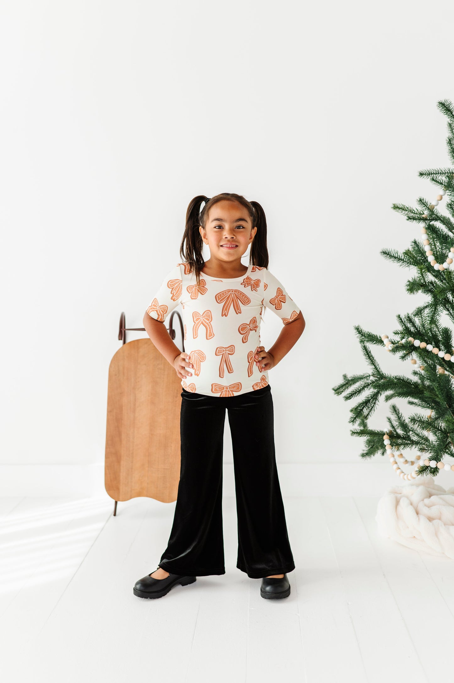 Gingerbread Bow | Scoop Back TEE