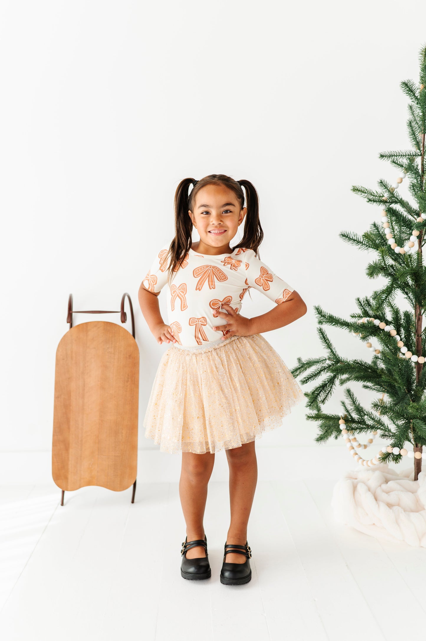 Gingerbread Bow | Scoop Back TEE