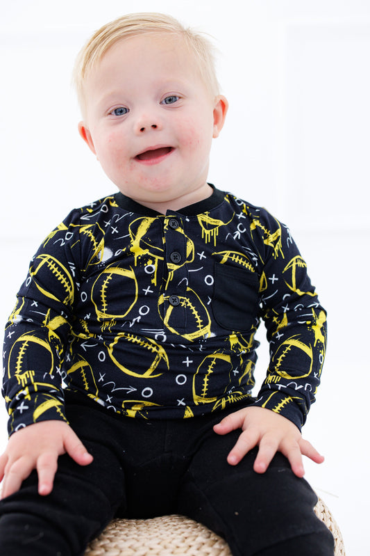 Graffiti Football Henley T-Shirt : BLACK AND YELLOW/GOLD