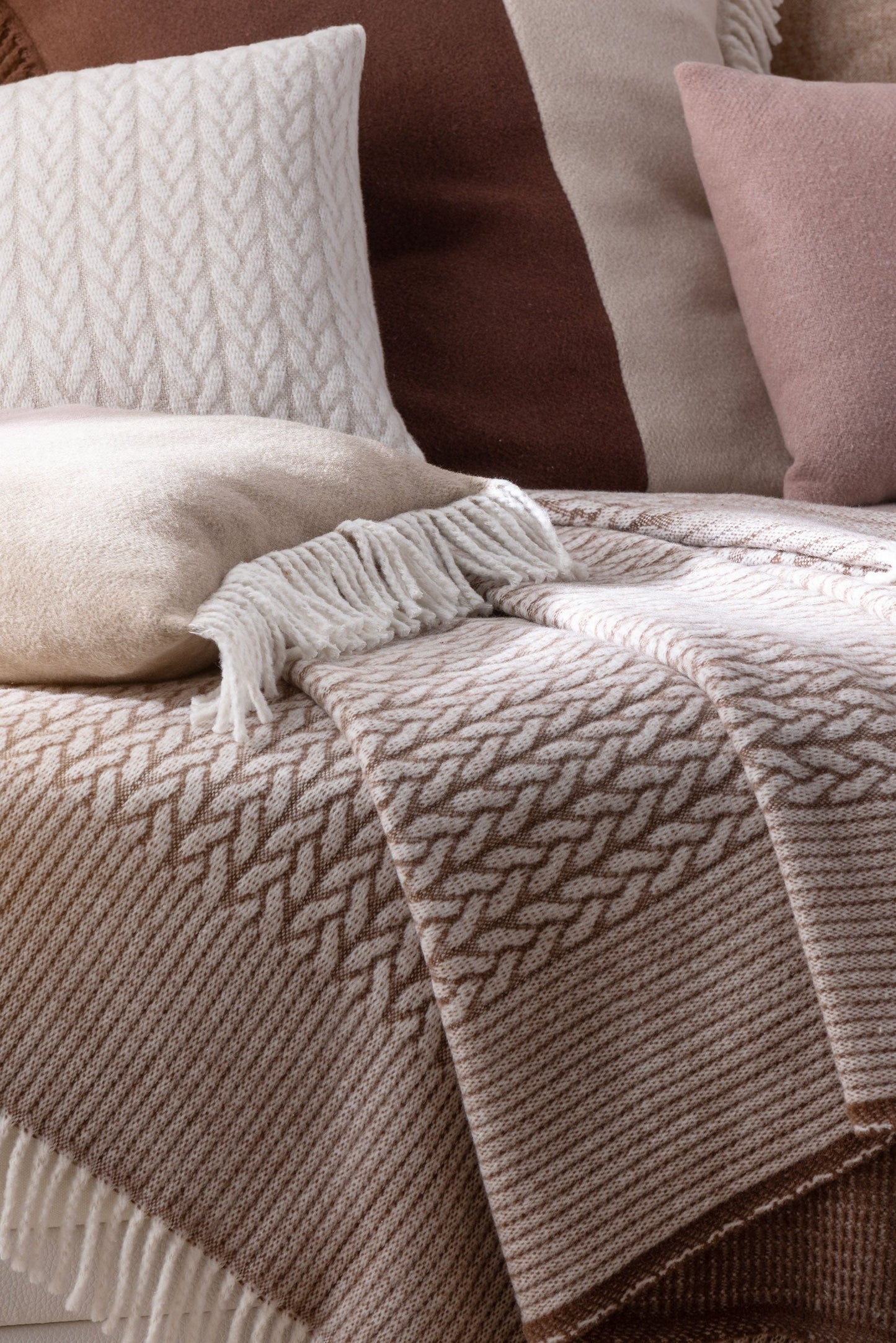 Classic Cable with Border Pattern Throw