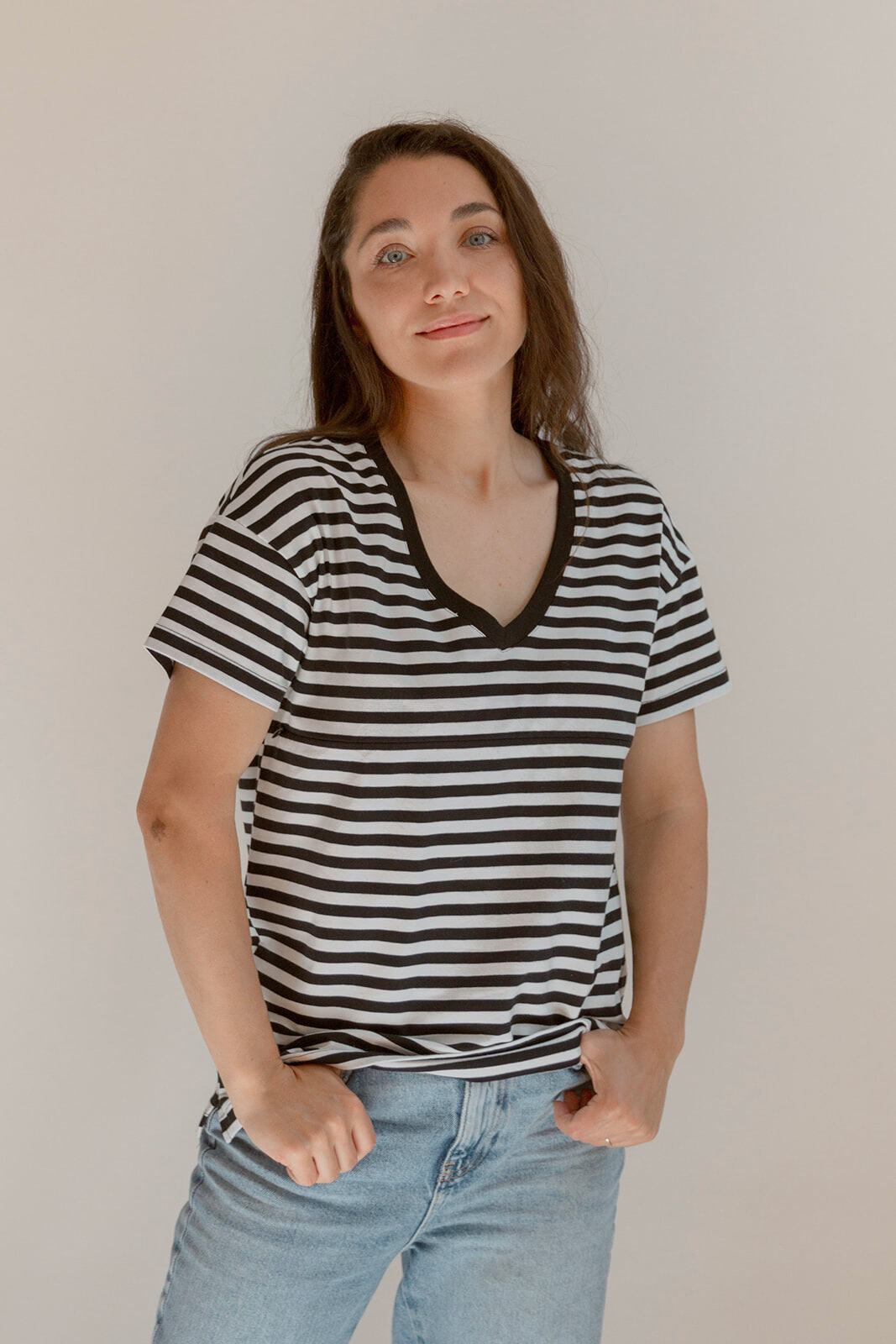 FINAL SALE V-Neck Full Zip Breastfeeding Tee - Gray