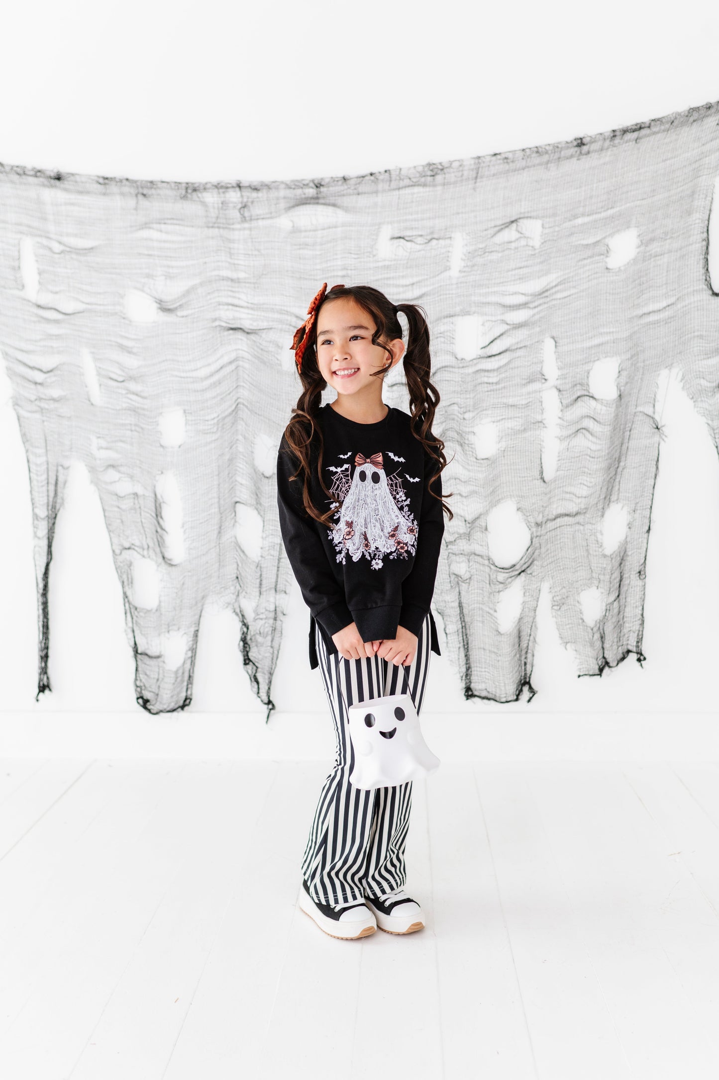 Lacey the Ghost | SIDE-SPLIT SWEATSHIRT