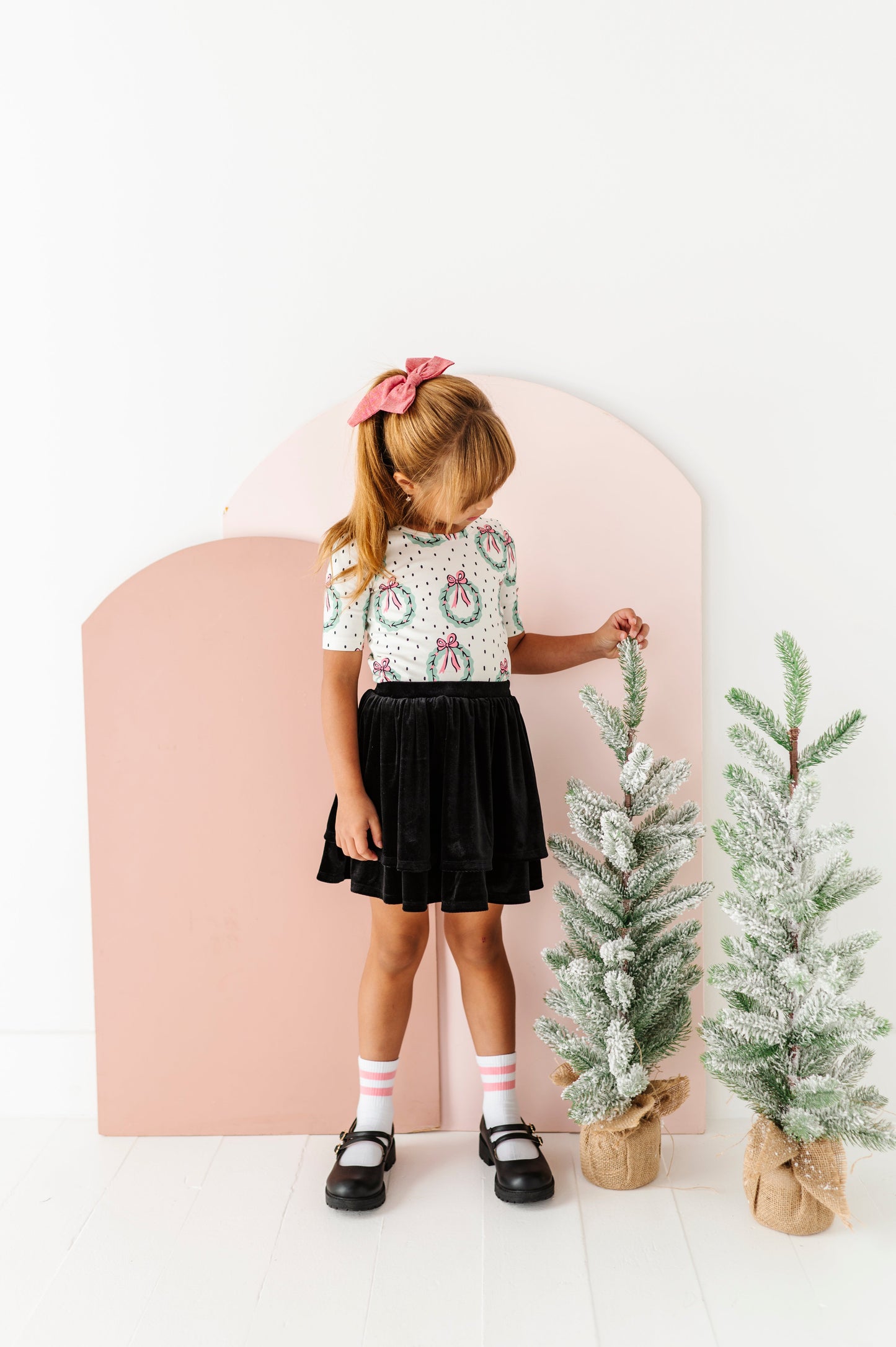 Girly Wreath | Scoop Back TEE