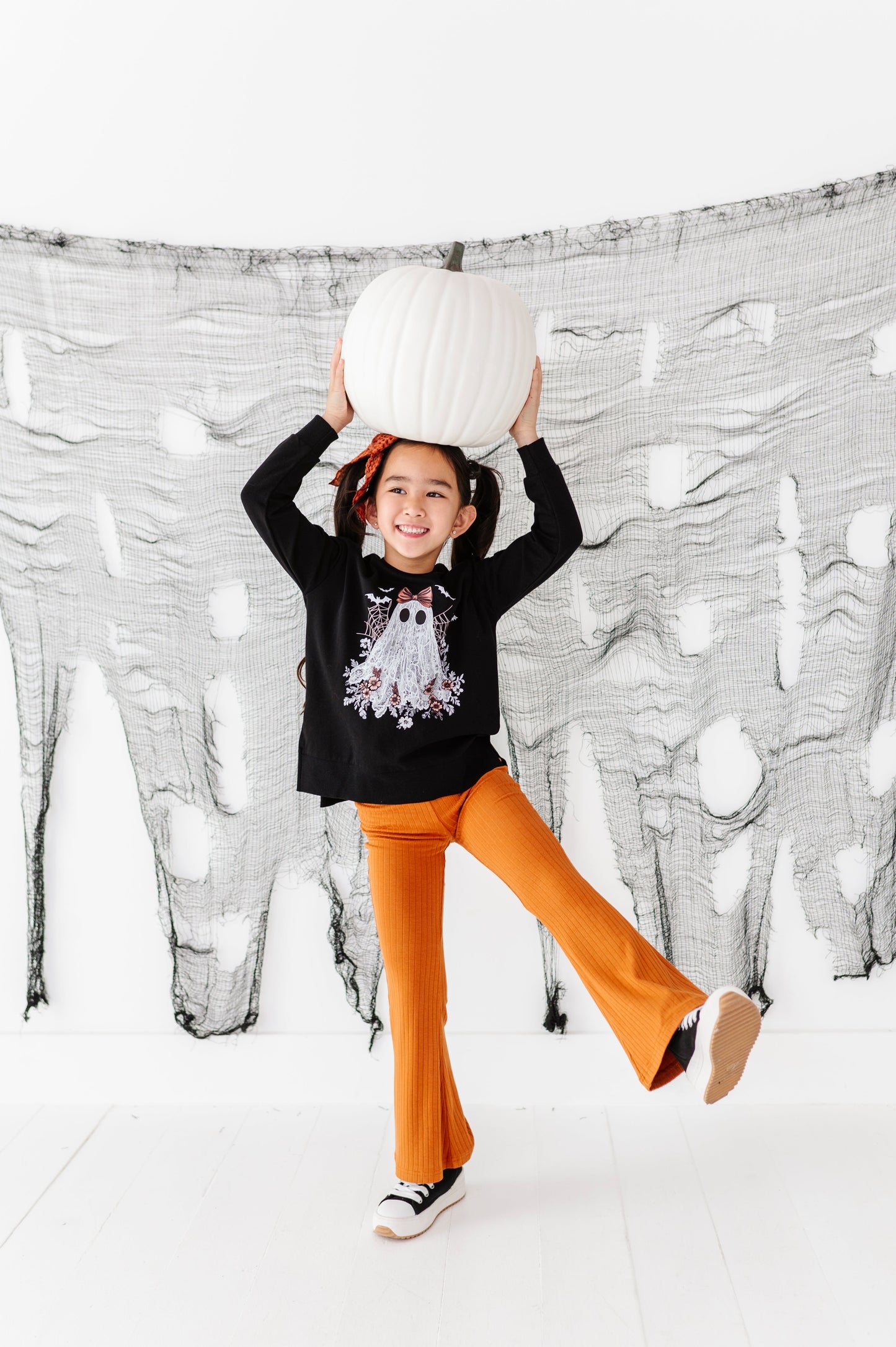 Lacey the Ghost | SIDE-SPLIT SWEATSHIRT