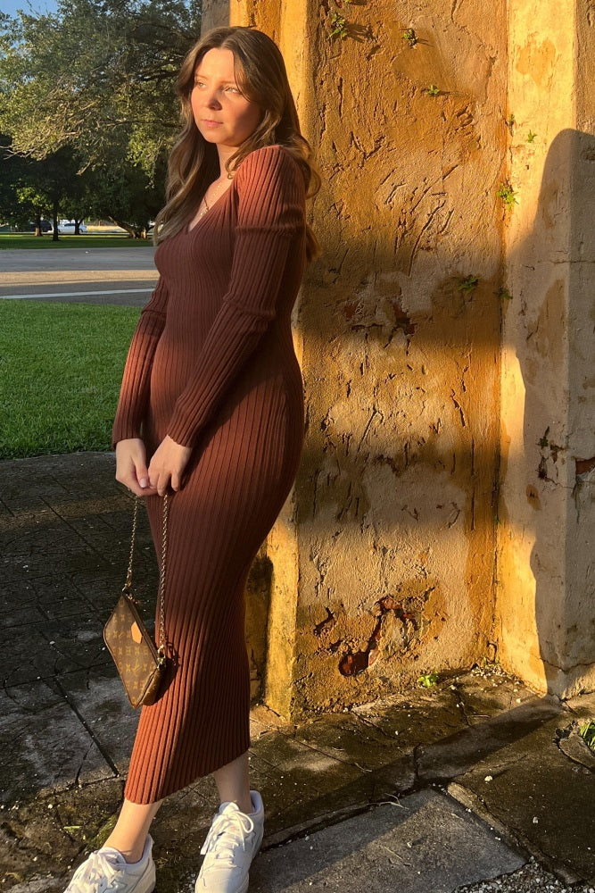 Mocha V-Neck Long Sleeve Fitted Maternity Maxi Dress Large Mocha V-Neck Long Sleeve Fitted Maternity Maxi Dress Large