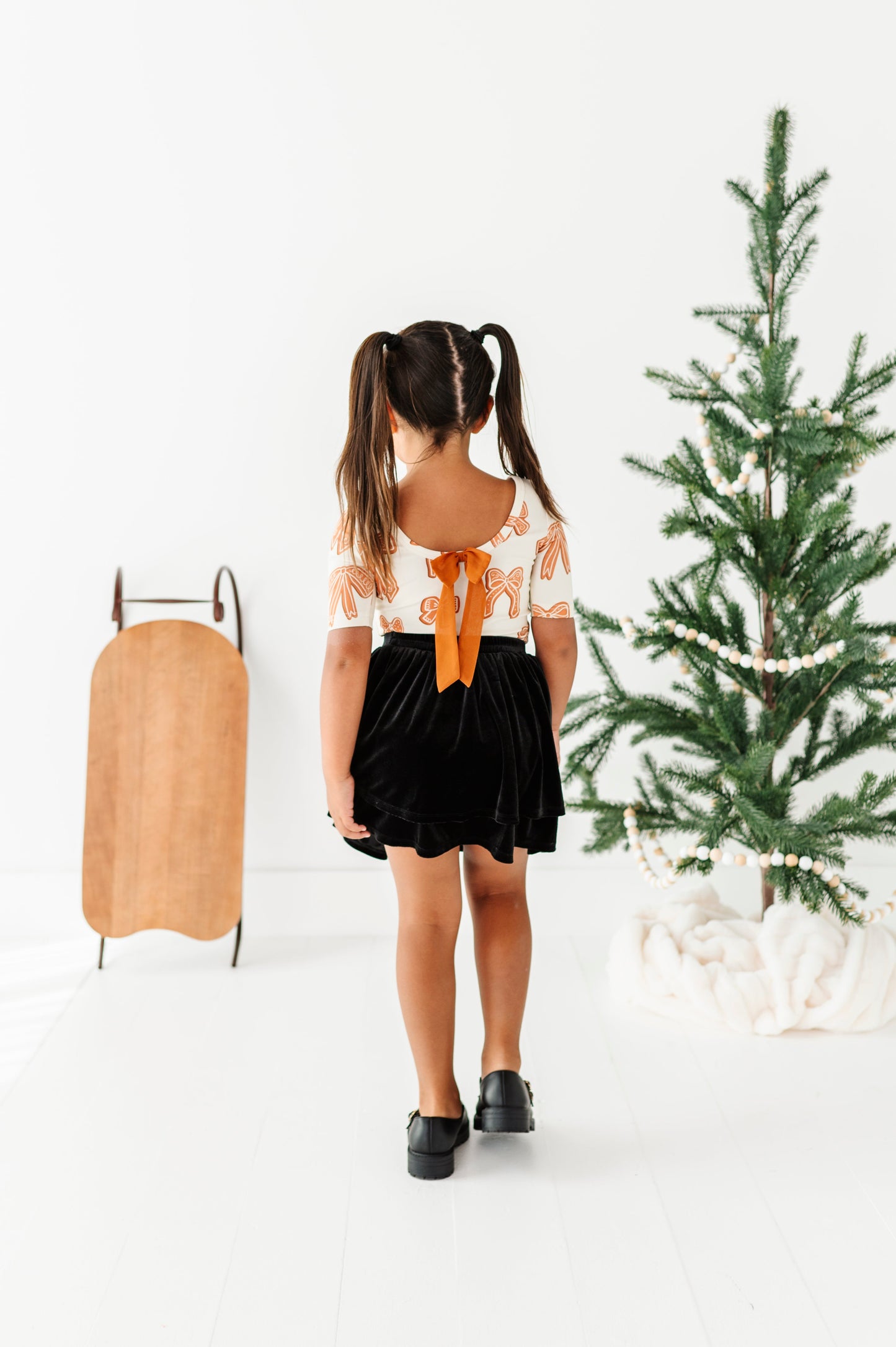 Gingerbread Bow | Scoop Back TEE