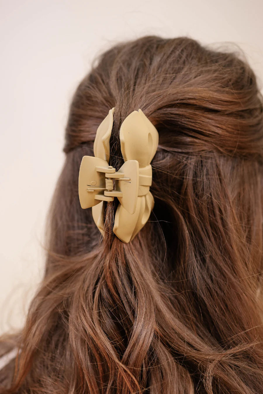 Britt Bow Claw Clip
