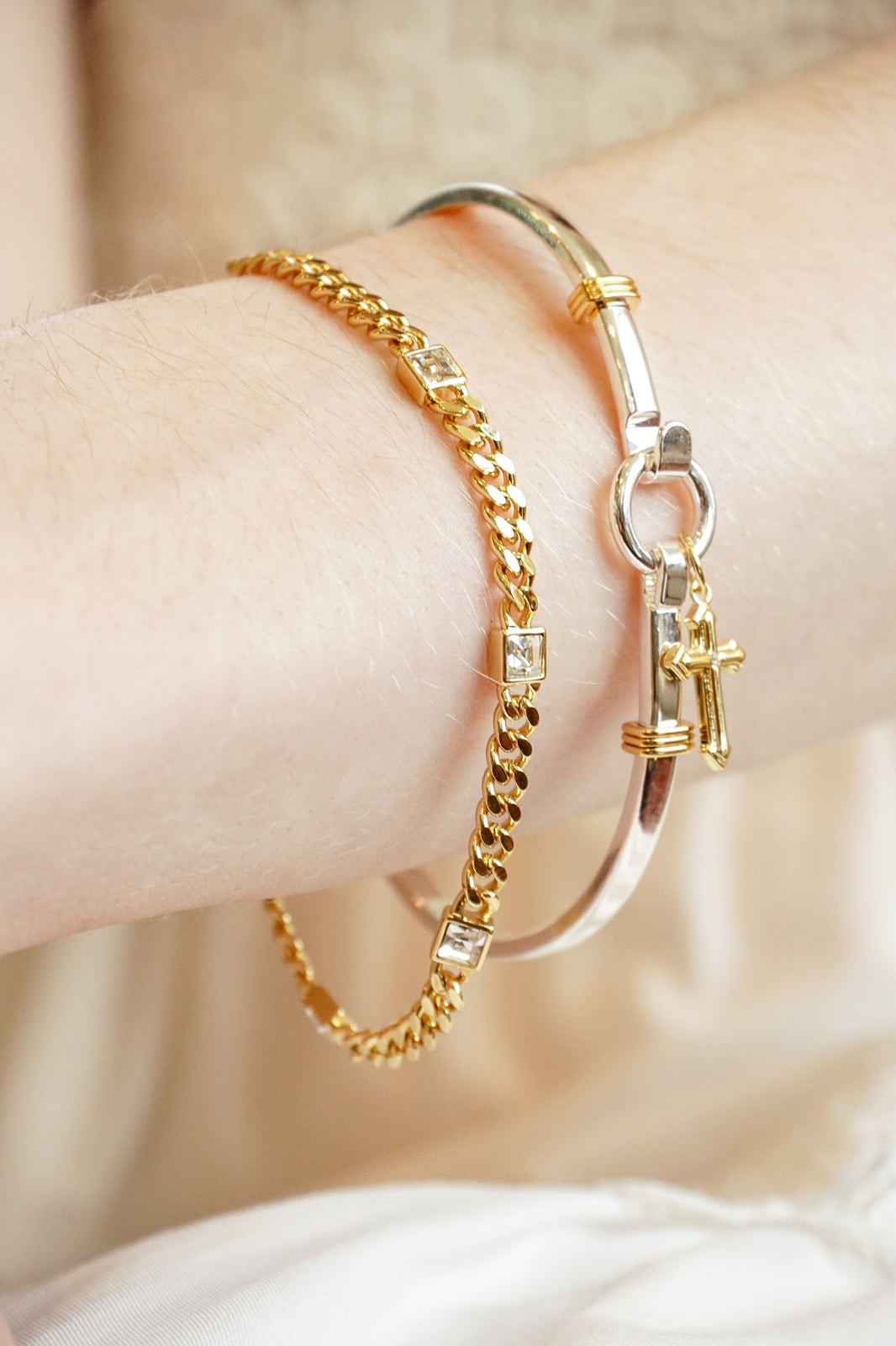 Cross Clip Bangle