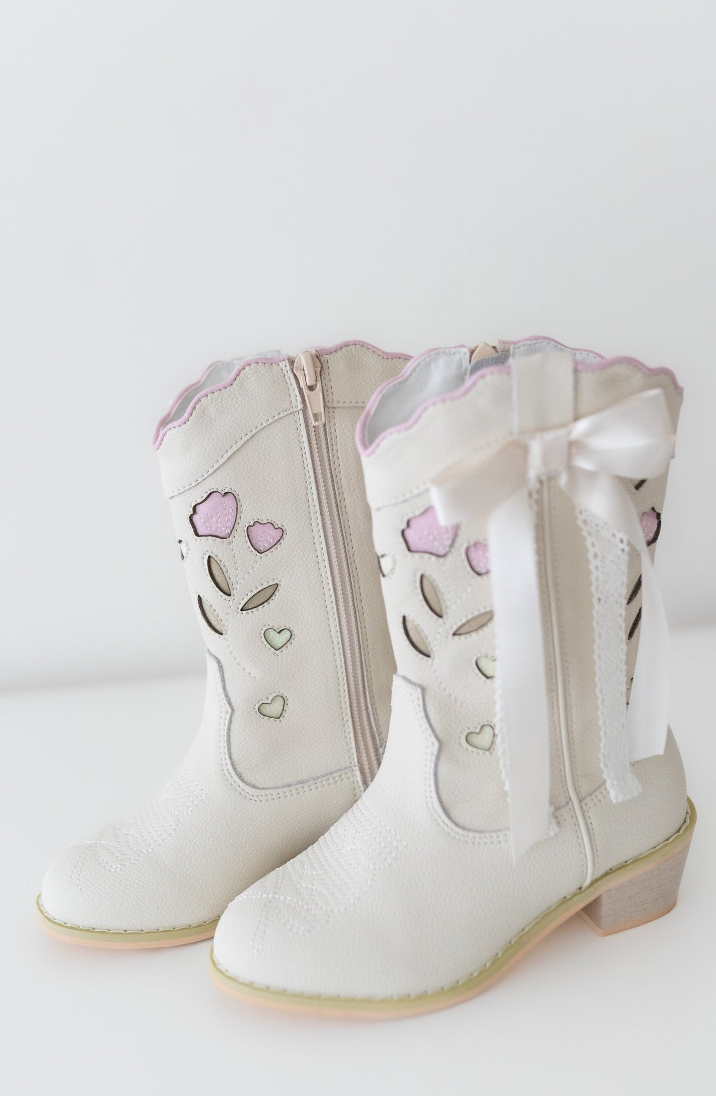 Women's Sweetheart Bow Cowgirl Boot- White (runs small, size up)