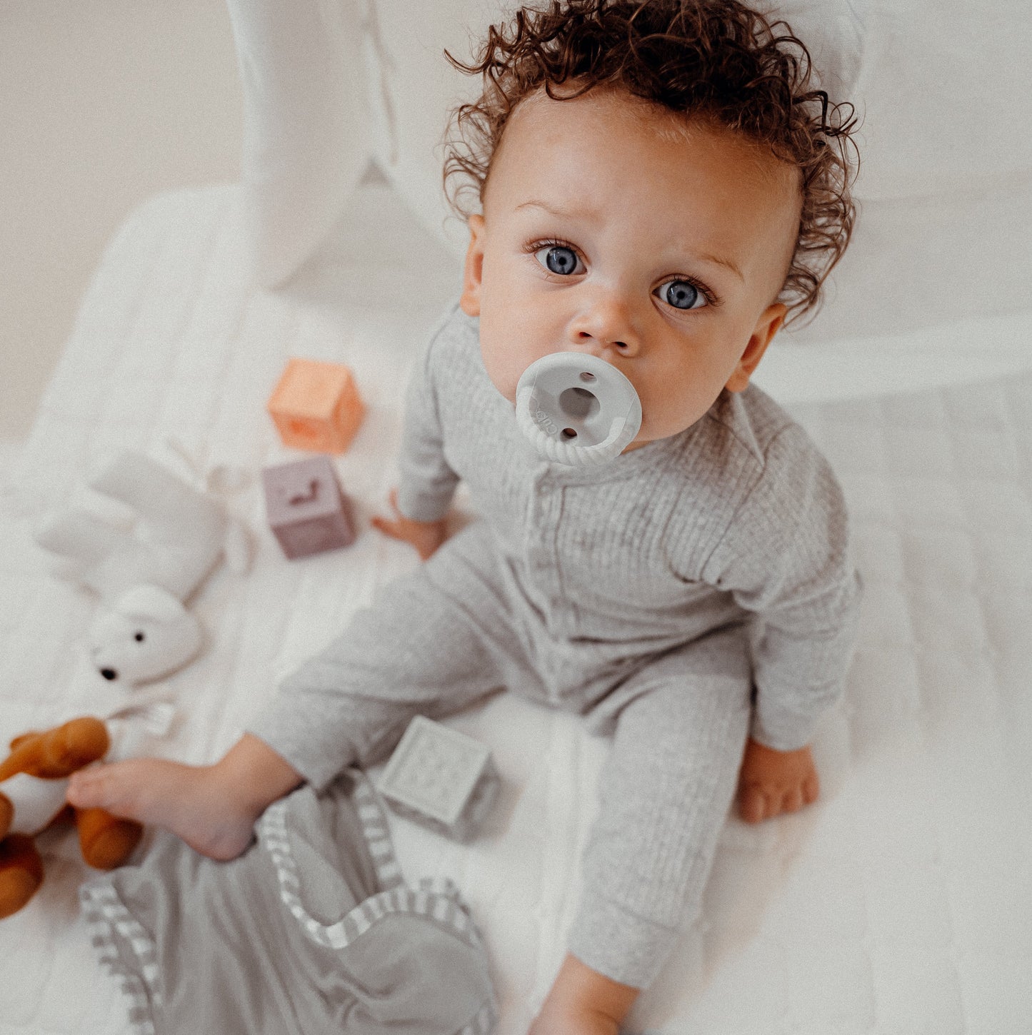 Pacifiers in Grey, 4 Pack