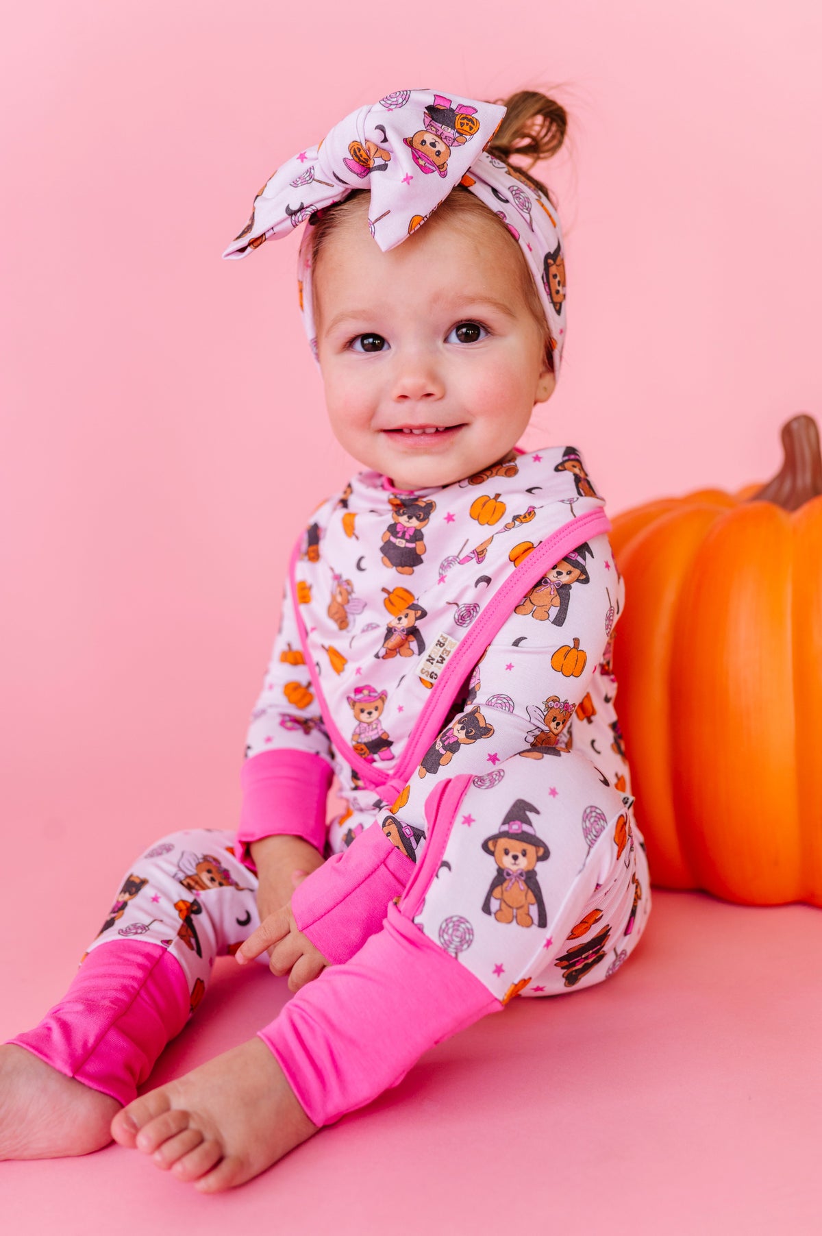 Hocus Pocus Honey Bear Top Knot Bow (EST SHIP TIME 1-2 WEEK)