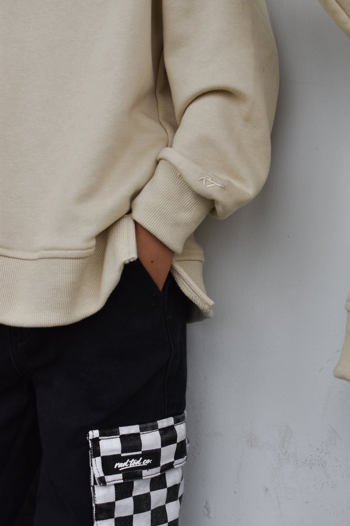 MAMAS BOY CREWNECK - BEIGE