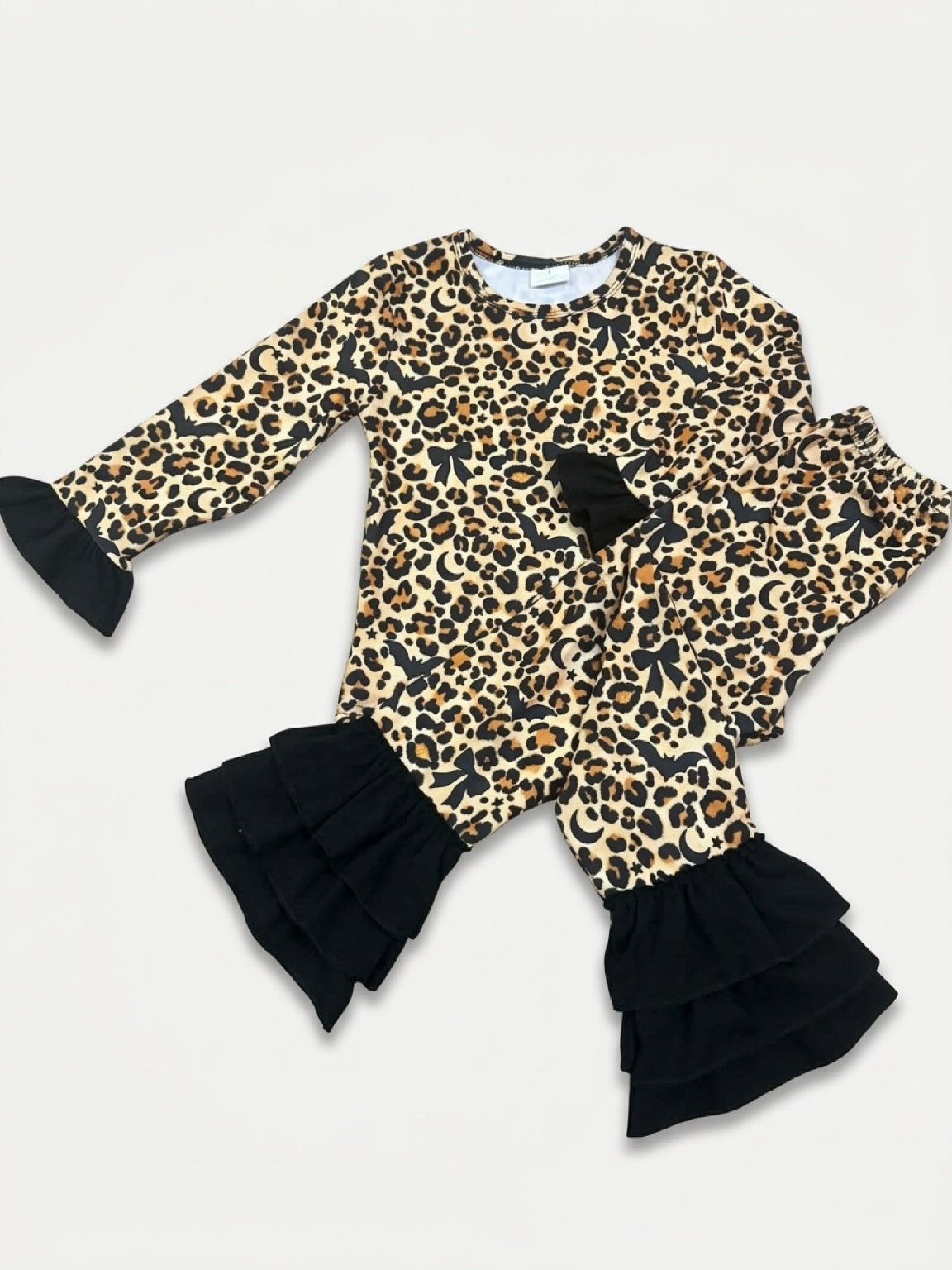 Leopard bats ruffle set