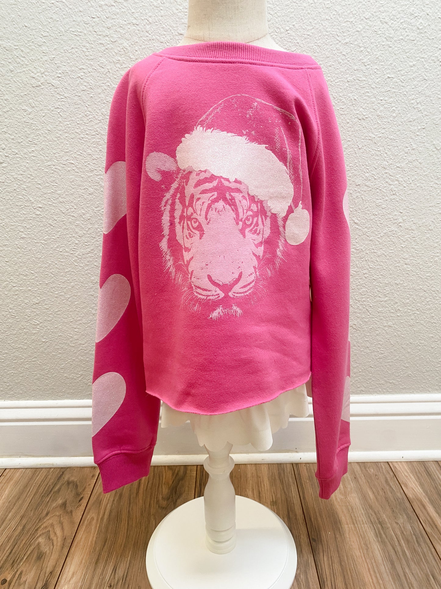 Christmas Tiger Sweatshirt – Tween Girl Holiday Fleece with Hearts