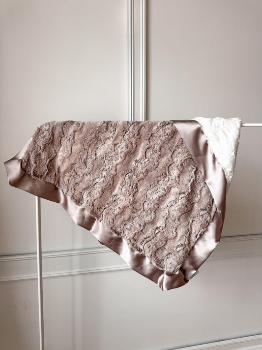 Peter Rabbit | Luxe Cuddle Blanket