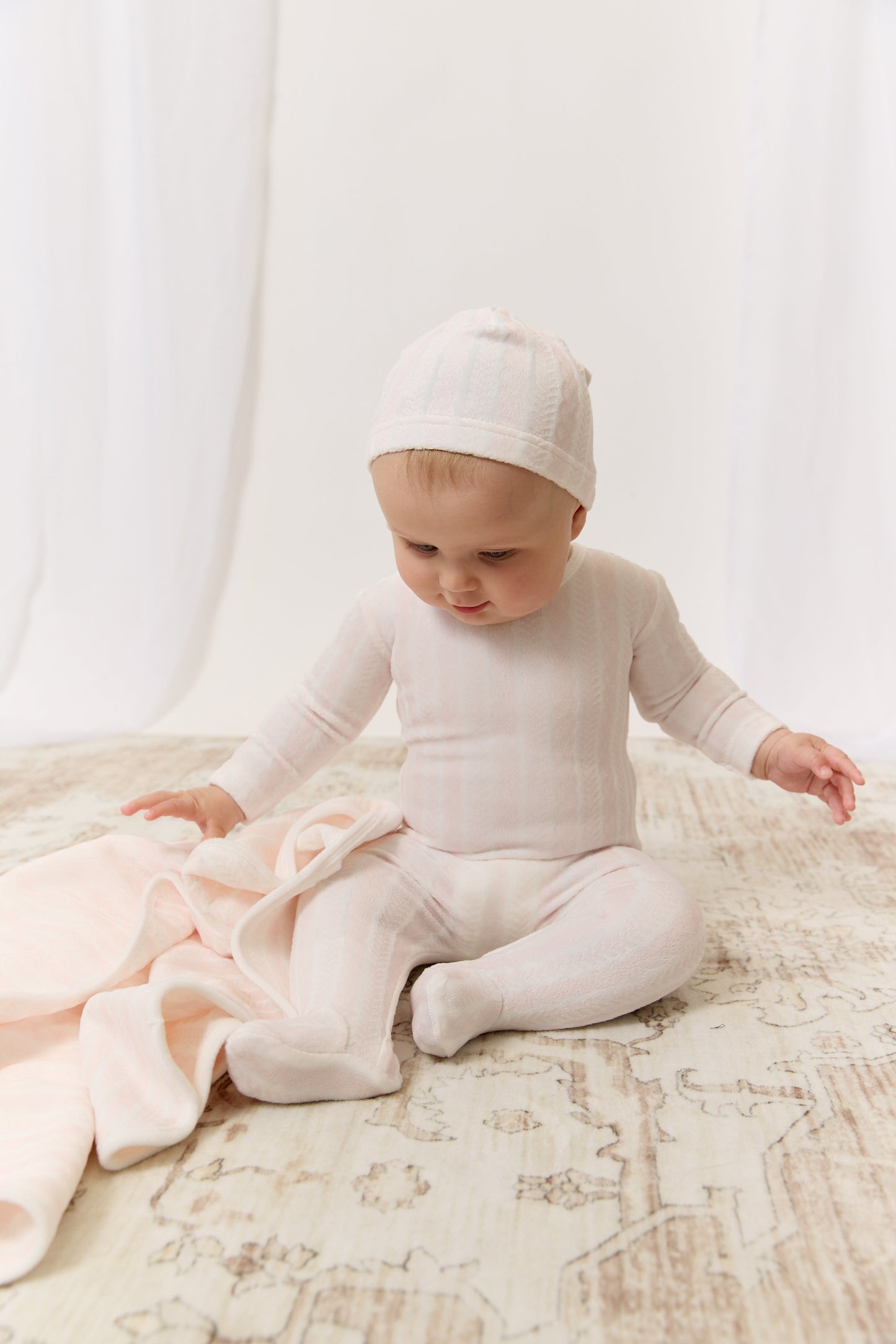 Atelier Cable Footie & Hat Set - Pink