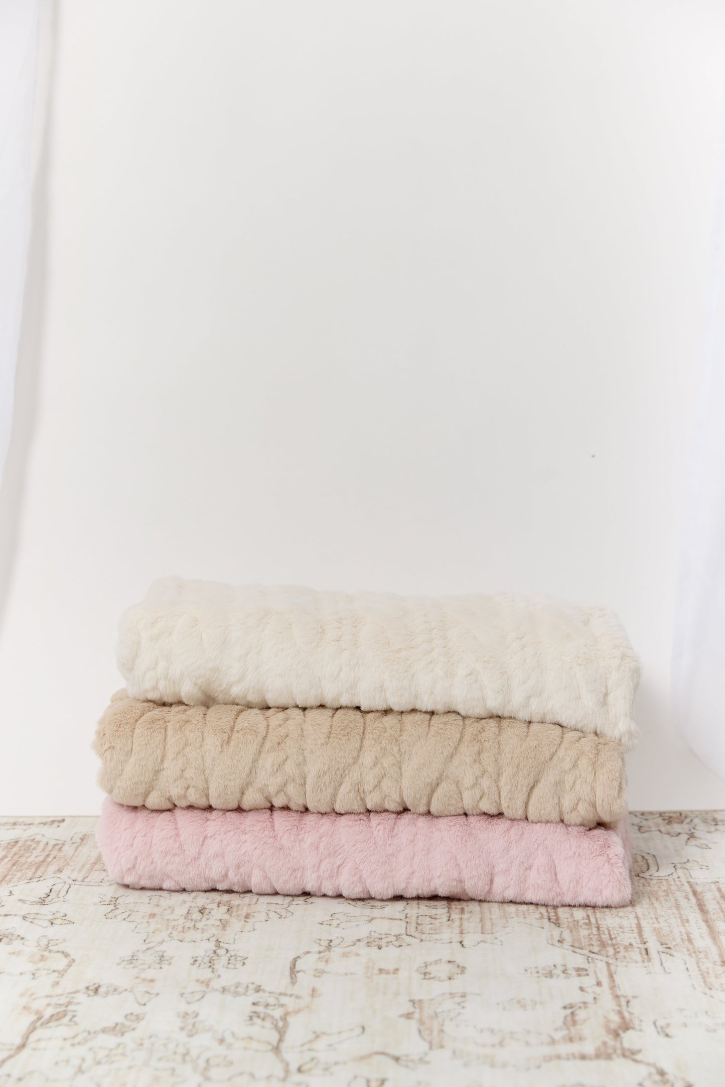 Atelier Cable Fur Blanket - Pink