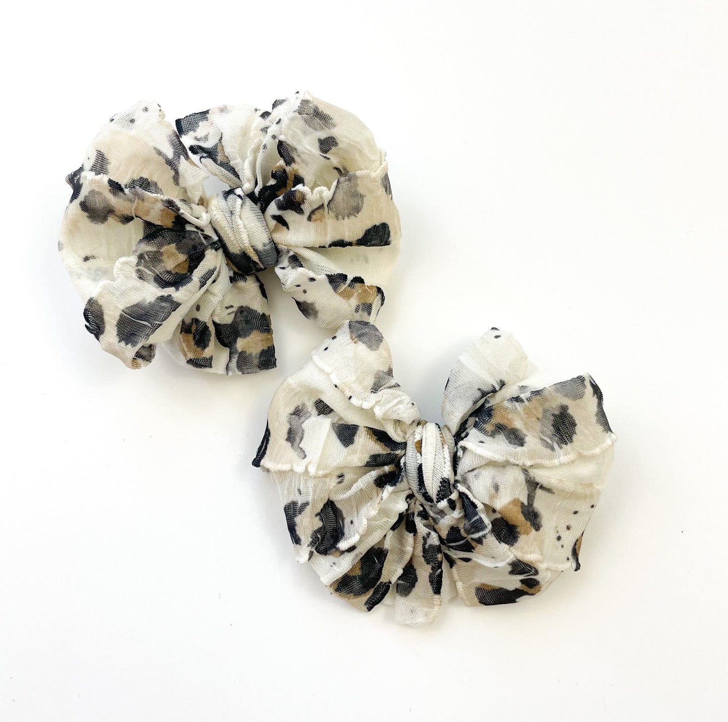 Leopard White | Ruffle Clip