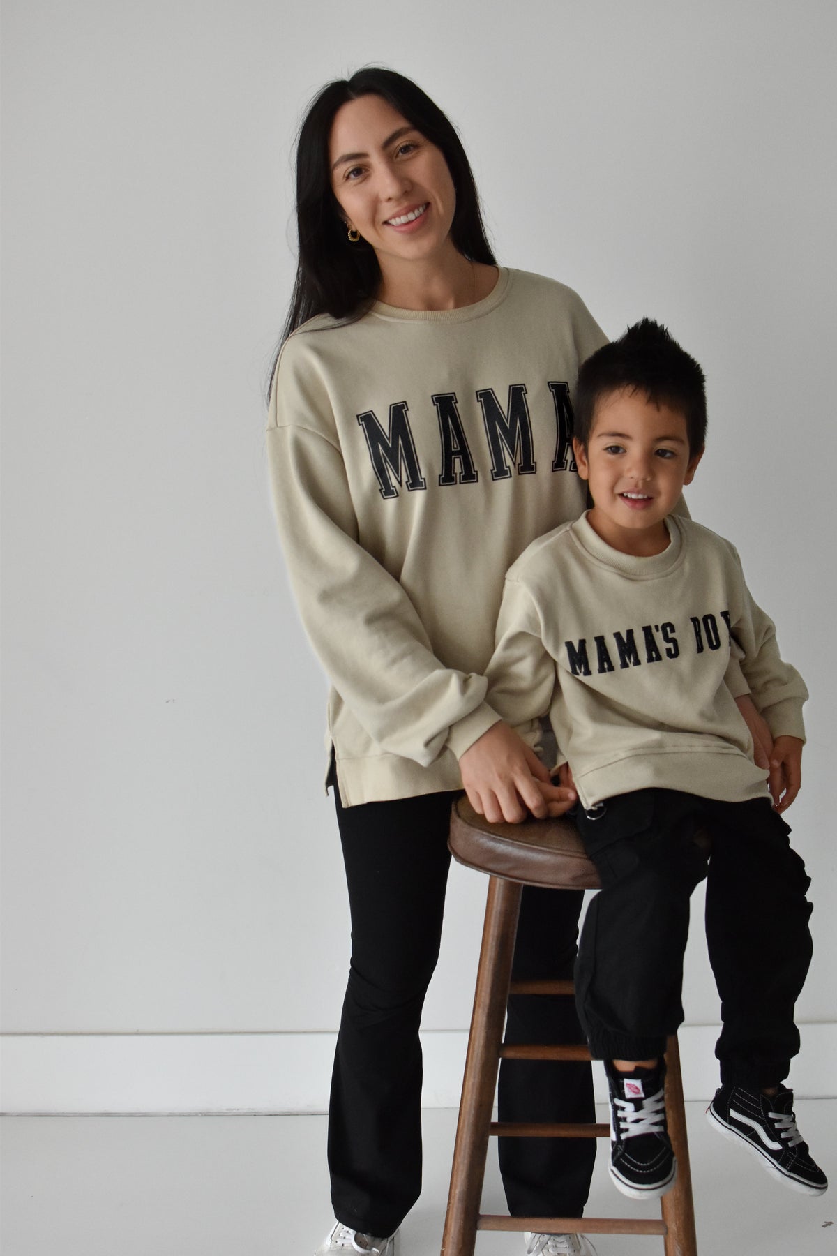 MAMAS BOY CREWNECK - BEIGE