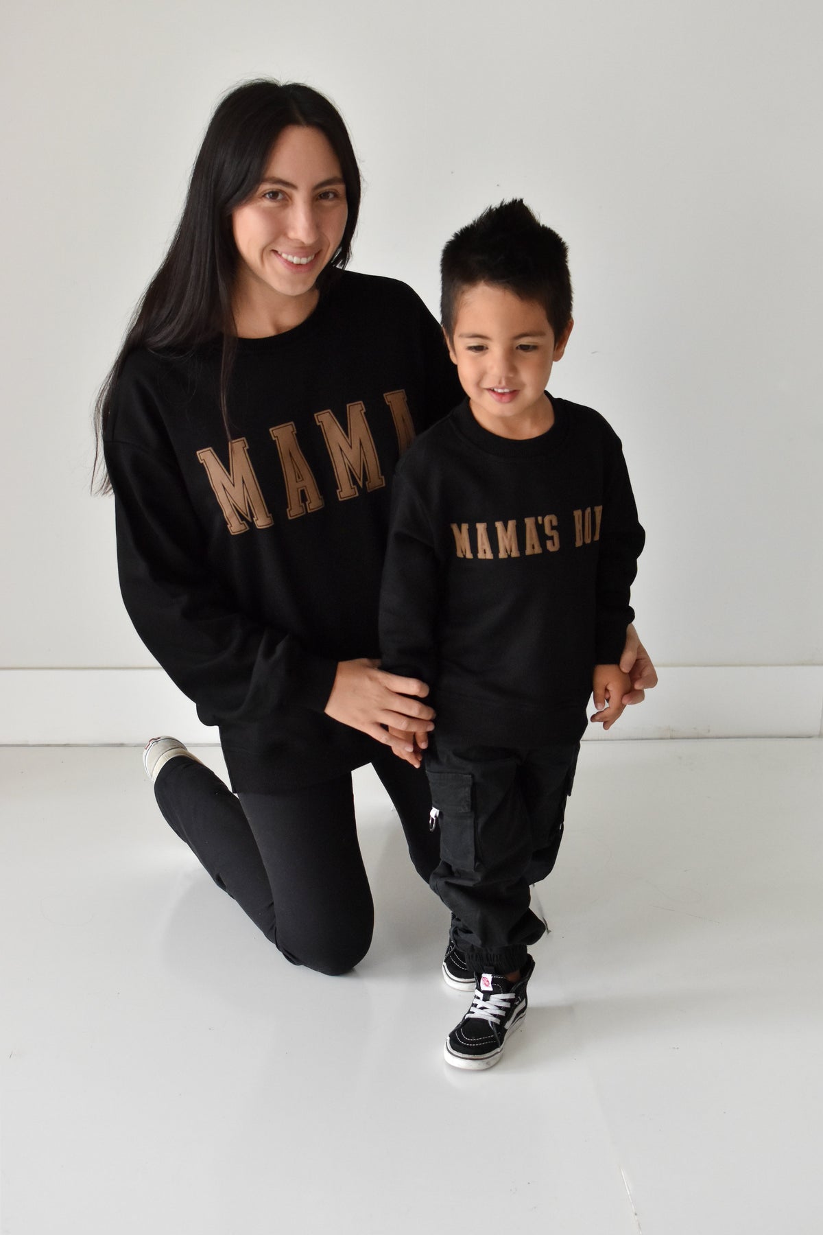 MAMAS BOY CREWNECK - BLACK