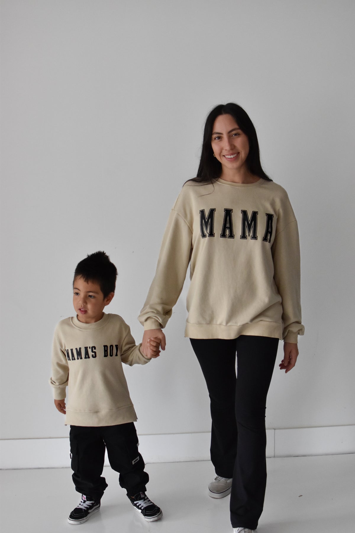 MAMAS BOY CREWNECK - BEIGE