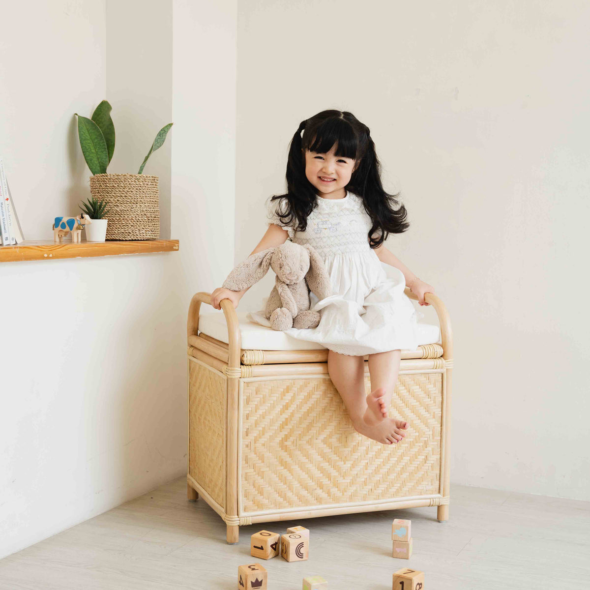 Mia Storage Bench