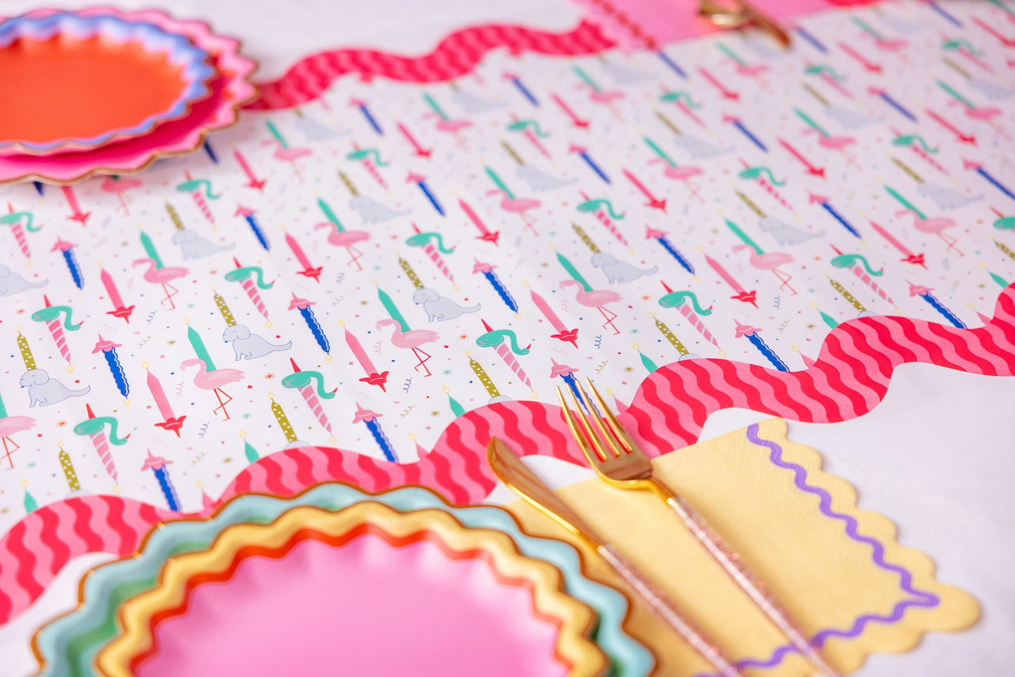 Party Parade Paper Table Runner (25 ft, cut to fit)