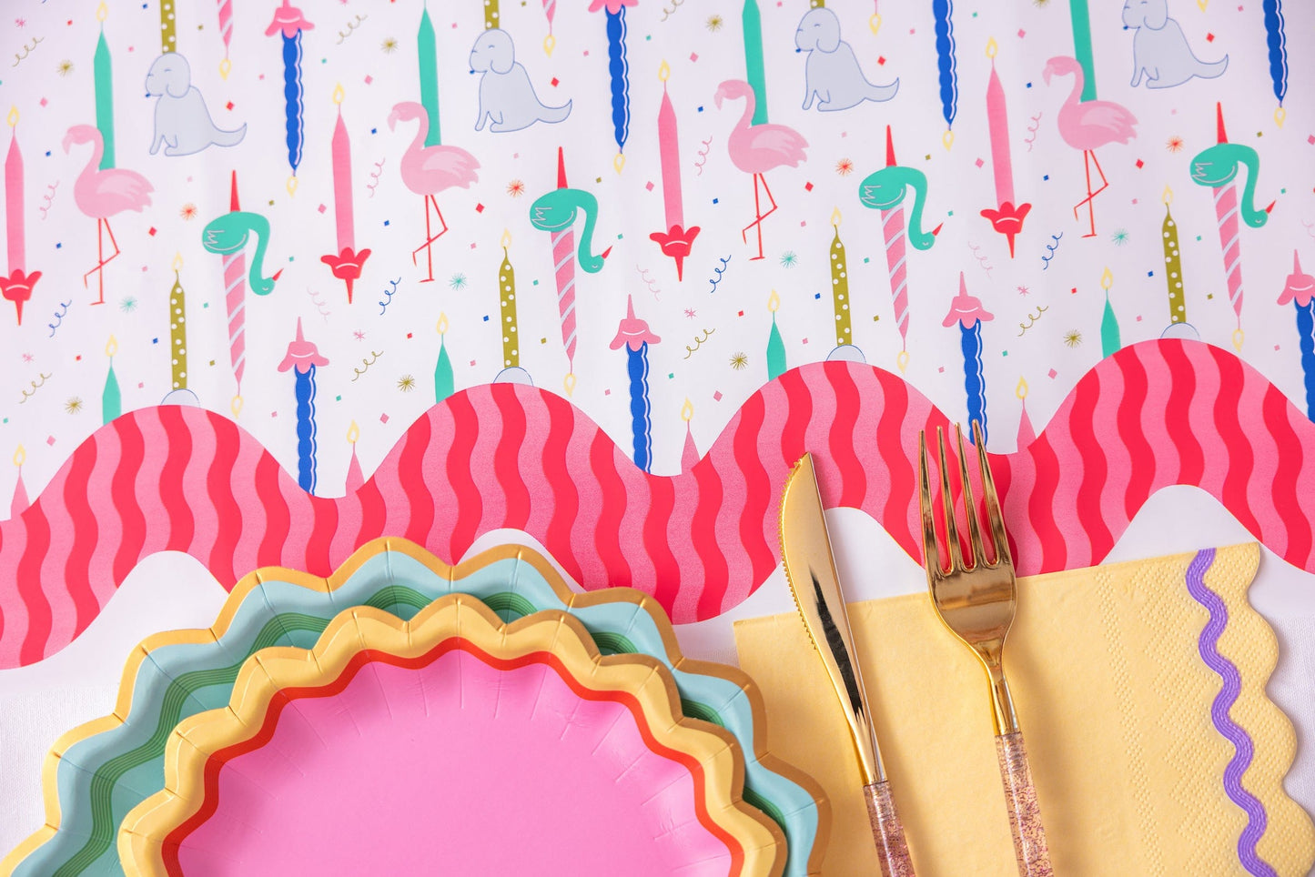 Party Parade Paper Table Runner (25 ft, cut to fit)