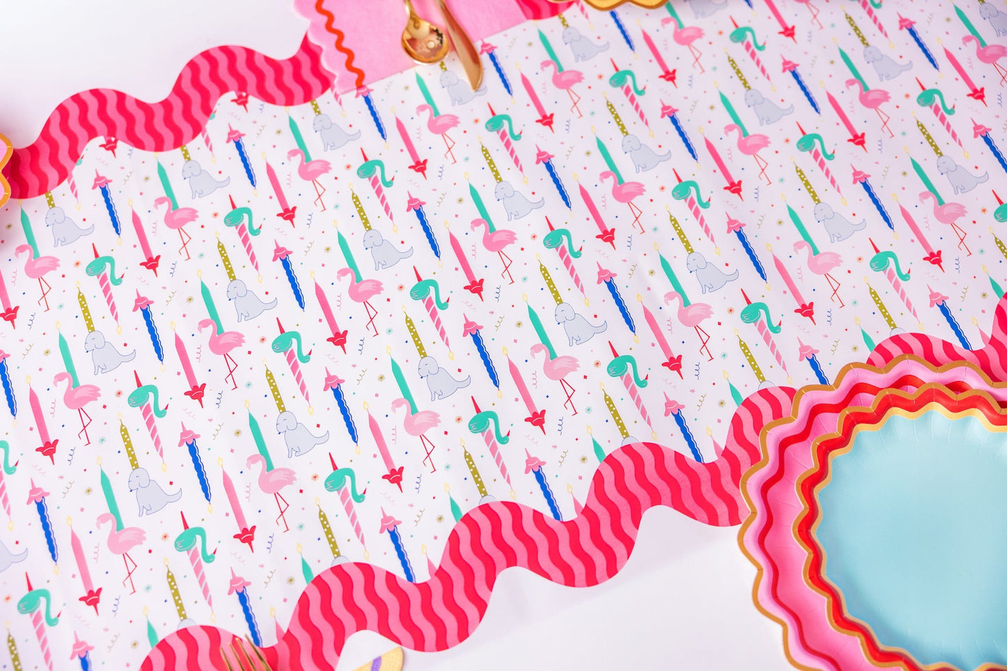 Party Parade Paper Table Runner (25 ft, cut to fit)
