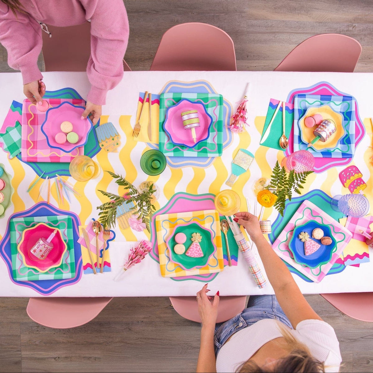 Colorwave Guest Napkins (16 ct, 4 colors)