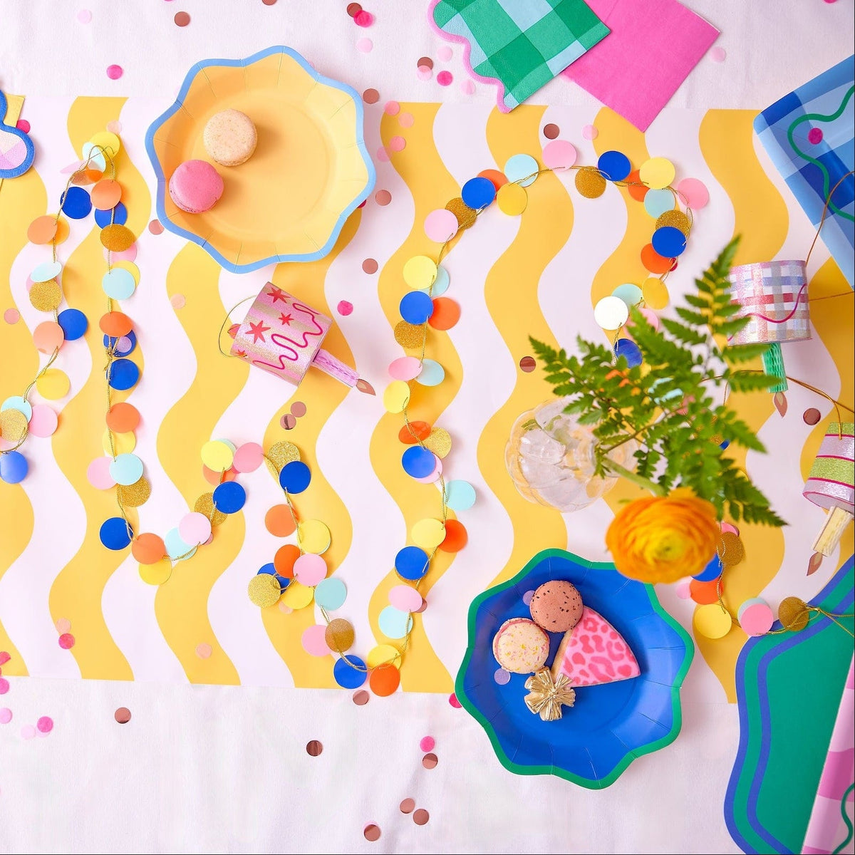 Colorwave Paper Table Runner (25 ft, cut to fit)