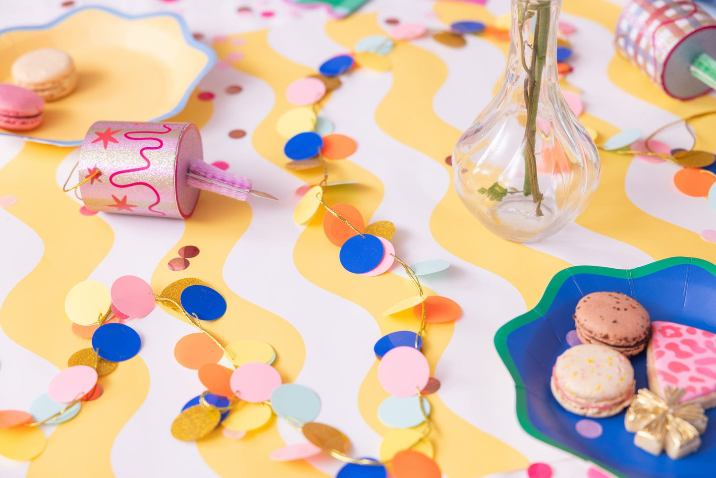 Colorwave Paper Table Runner (25 ft, cut to fit)