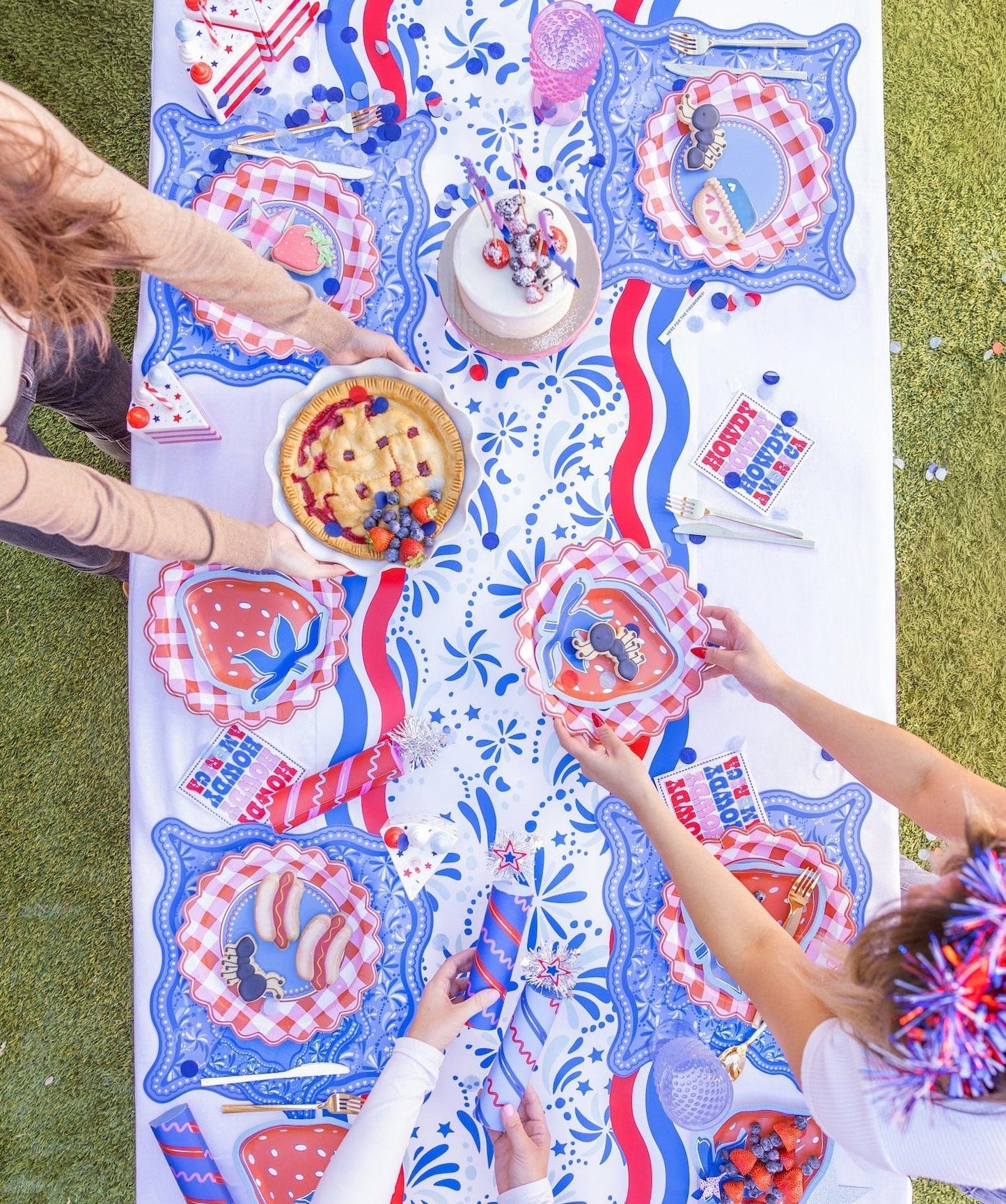 Star Spangled Spark Paper Table Runner (25 ft, cut to fit)