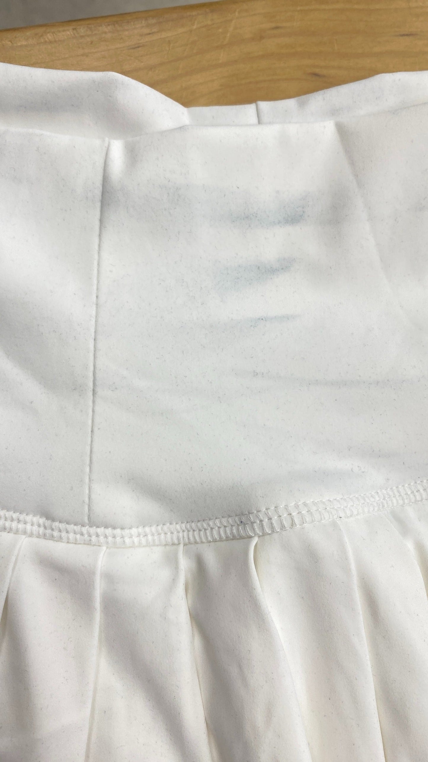 (AS IS) White Pleated Skort With Pocket