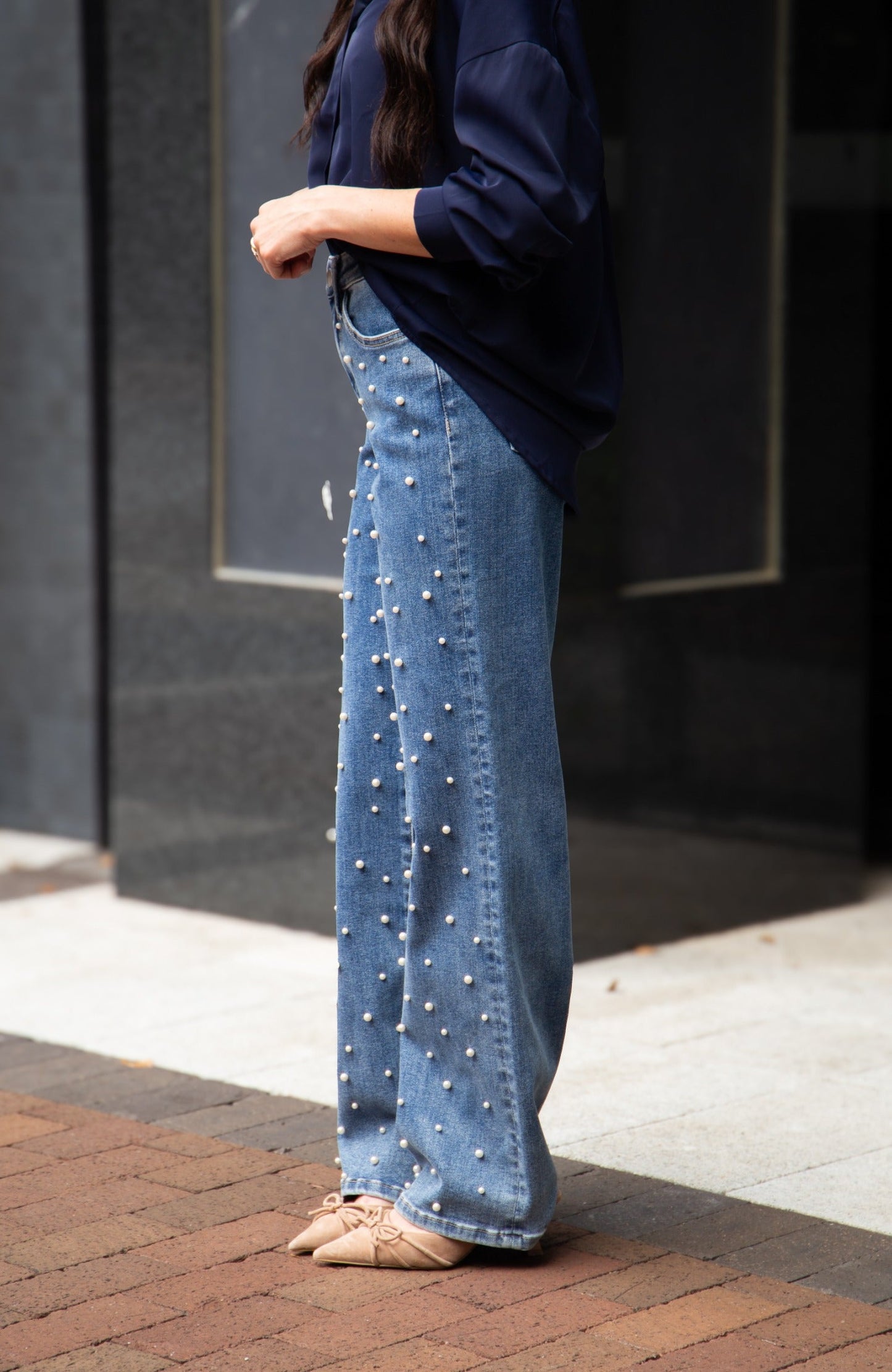 Straight-Leg Jeans with Pearls Studs