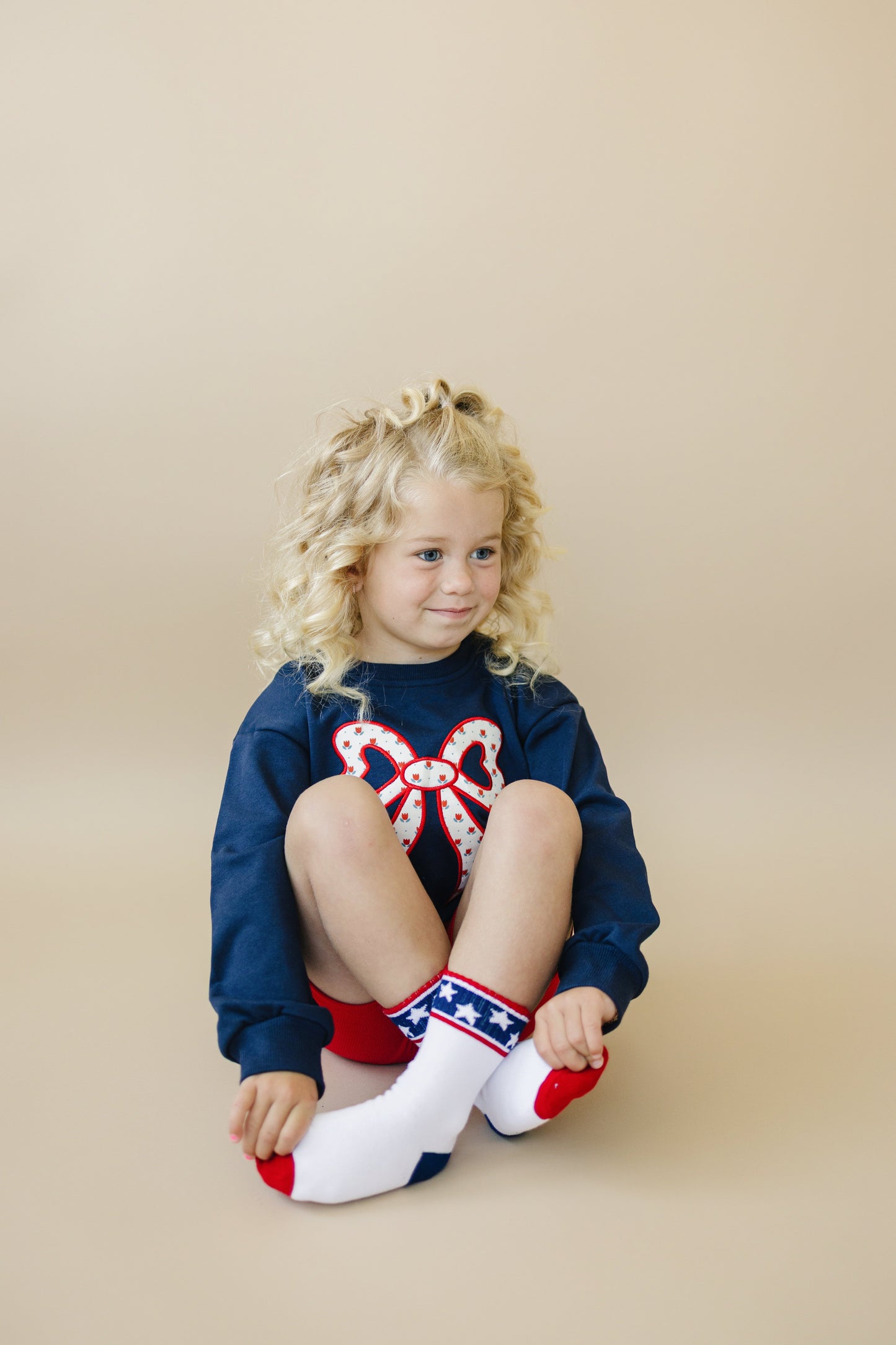 Tulip Bow Applique Crewneck Sweatshirt
