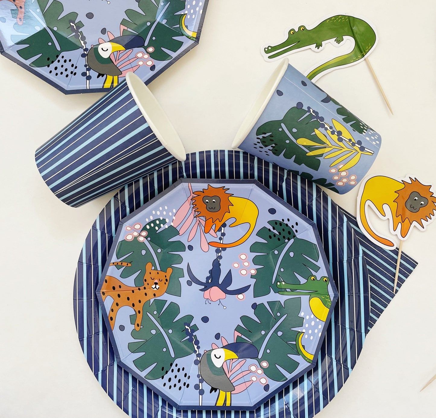 Tropical Animals Birthday Party Supplies Kit – Jungle Safari | Plates, Cups, Napkins | Party in a Box