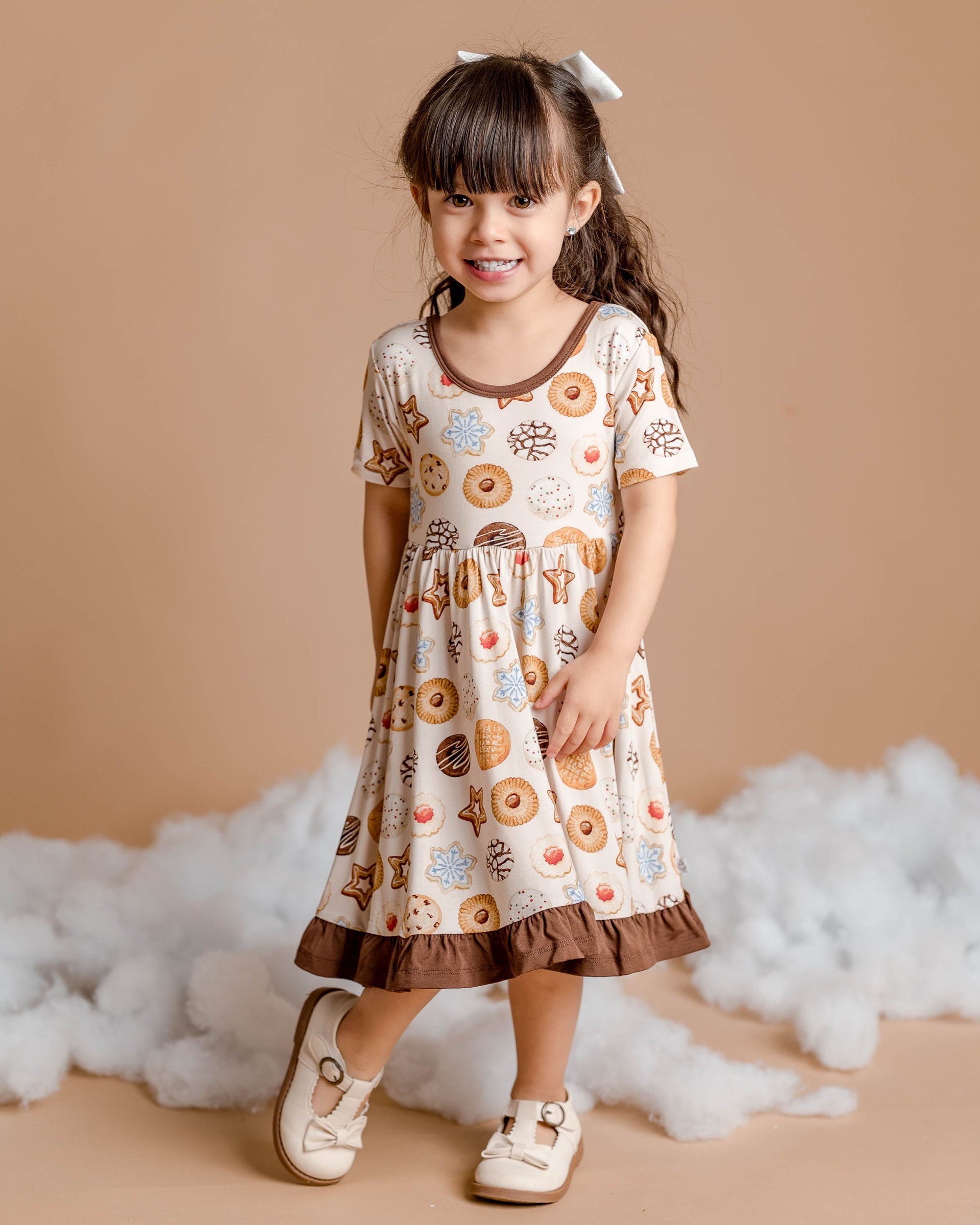 little sleepies christmas dress | Cookie Swap john-galliano The background is green Seta T Women's Fall Trouser Inseam:W34 L30