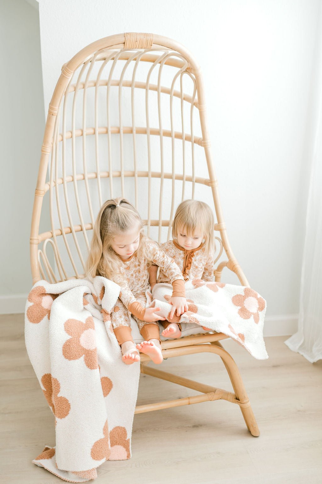 Caramel Daisy Cozy Plush Blanket