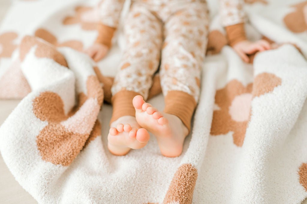 Caramel Daisy Cozy Plush Blanket