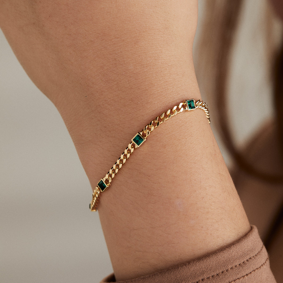 May Birthstone Emerald Curb Chain Bracelet