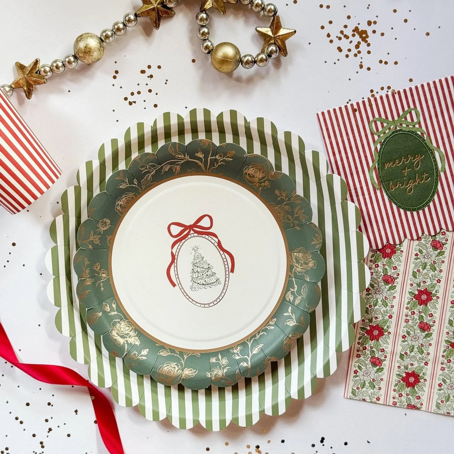 Hearth & Holiday Scalloped Beverage Napkins (24pcs)